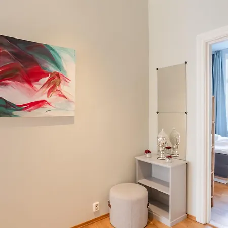 Apartman Roomsly - Prime Location And Modern Comfort *