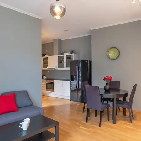 Roomsly - Prime Location And Modern Comfort Apartman