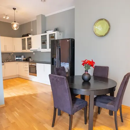 Apartman Roomsly - Prime Location And Modern Comfort