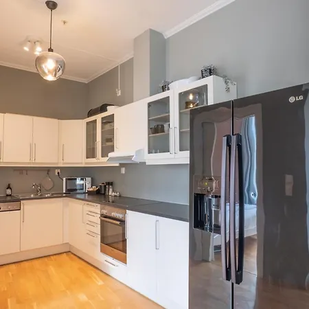 דירה Roomsly - Prime Location And Modern Comfort