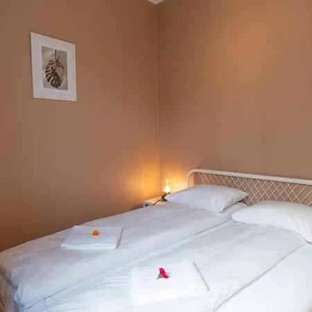 Roomsly - Prime Location And Modern Comfort דירה