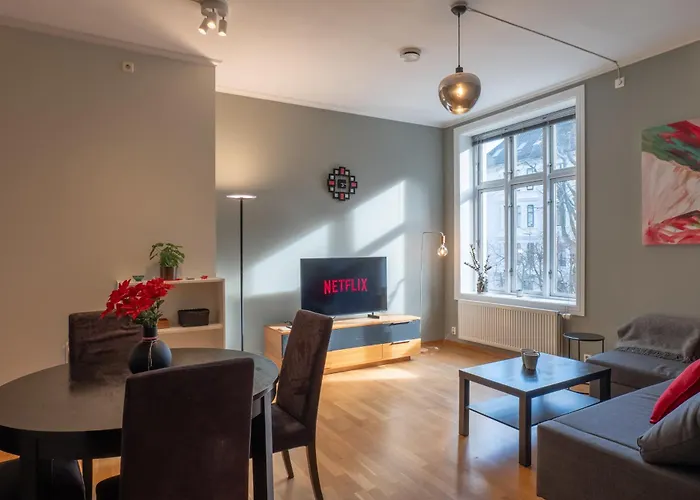 Roomsly - Prime Location And Modern Comfort