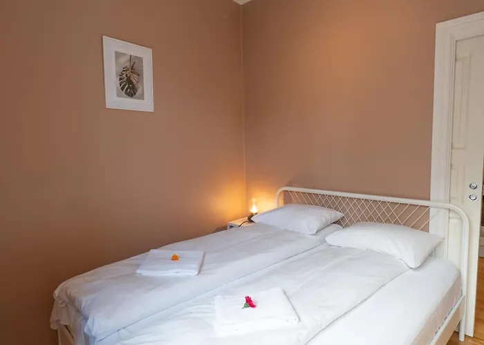 Roomsly - Prime Location And Modern Comfort Daire